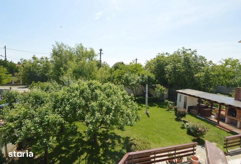 Casă cu 6 camere cu Teren 1081 Mp în Central