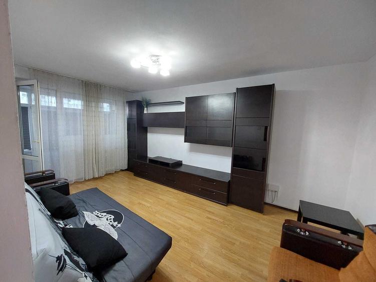 Apartament cu 3 camere decomandat în Brâncoveanu