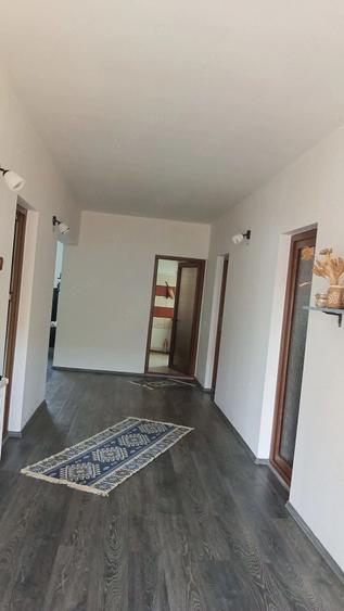 Casă cu 3 camere cu Teren 586 Mp în Exterior Vest