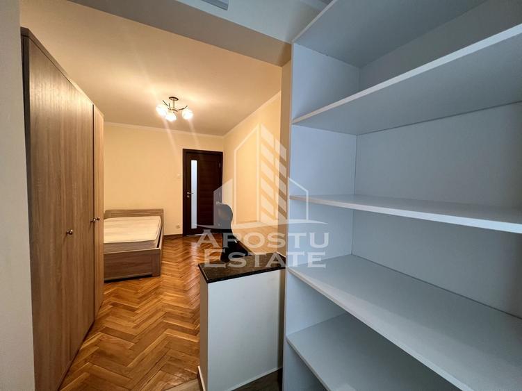 Apartament cu 4 camere decomandat, mobilat în Olimpia-Stadion