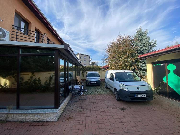 Duplex cu 8 camere cu Teren 700 Mp în Păcii