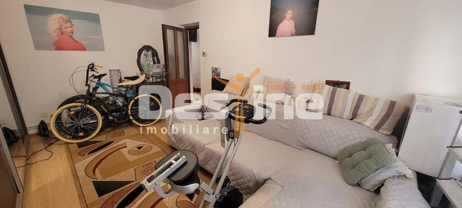 Apartament cu 3 camere decomandat în Craiter