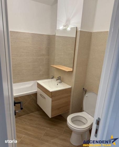 Apartament cu 3 camere decomandat în Tractorul
