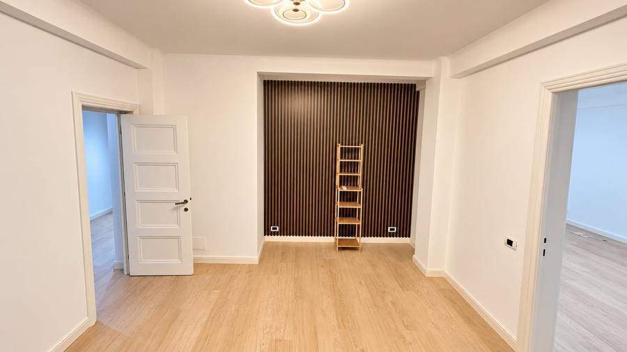 Apartament cu 3 camere în Calea Victoriei