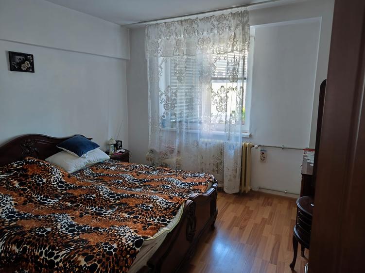 Apartament cu 3 camere decomandat în Drumul Taberei