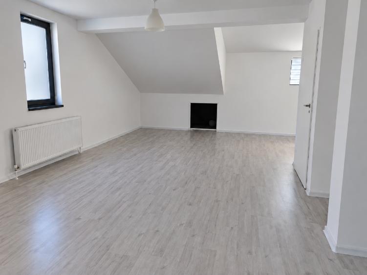 Duplex cu 5 camere cu Canalizare în Central