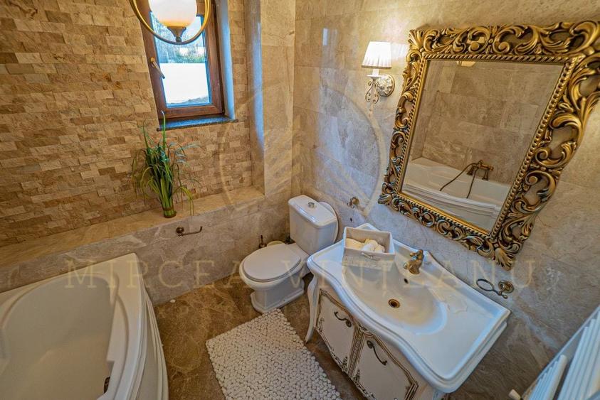 Casă individuală cu 10 camere cu Canalizare în Palazu Mare