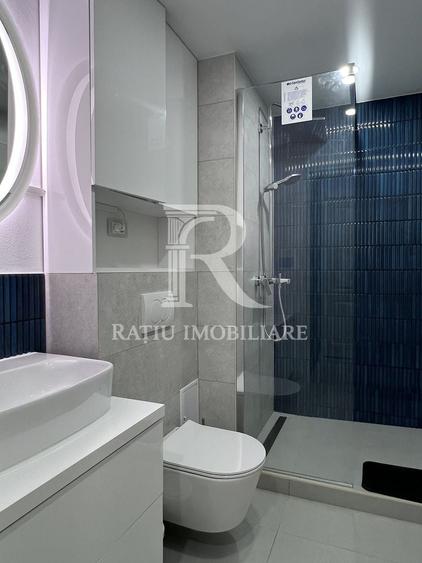 Apartament cu 3 camere semidecomandat, mobilat în Ultracentral