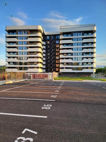 Penthouse cu 3 camere decomandat în Sud