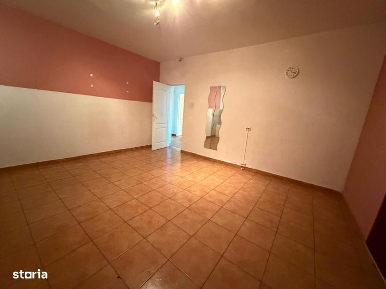 Casă cu 4 camere cu Teren 60 Mp în Vitan
