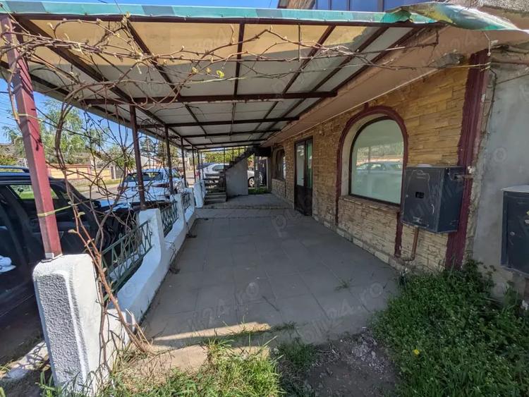Spațiu comercial, de 100 mp, în Joița