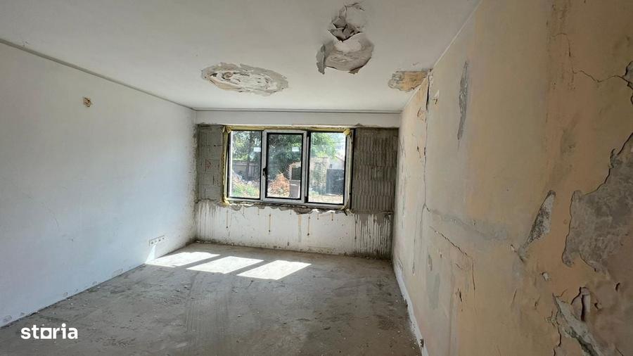 Casă cu 4 camere în Izvorani