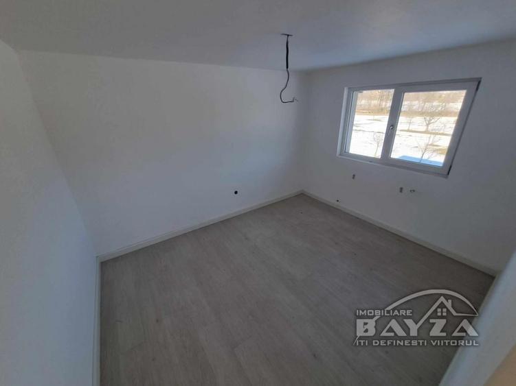 Casă individuală cu 5 camere cu Teren 1200 Mp în Rus