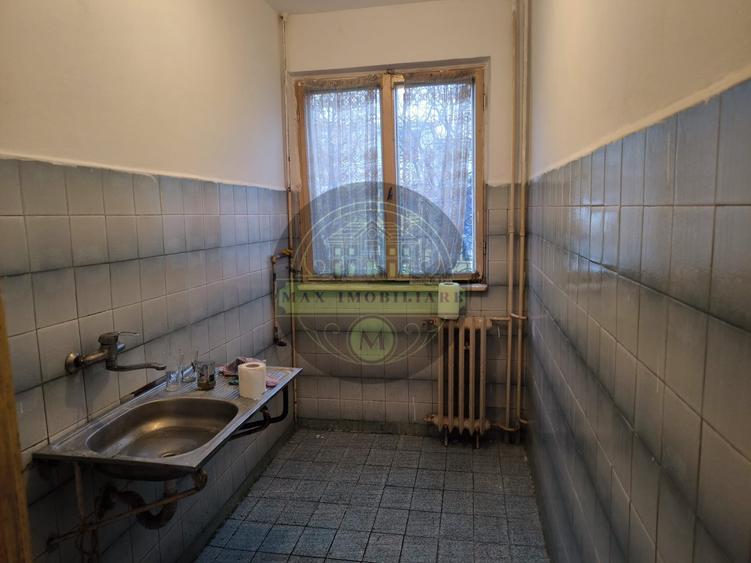Apartament cu 3 camere nedecomandat în Malu Roșu