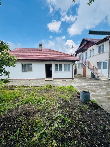 Casă individuală cu 5 camere cu Canalizare în Ronaț
