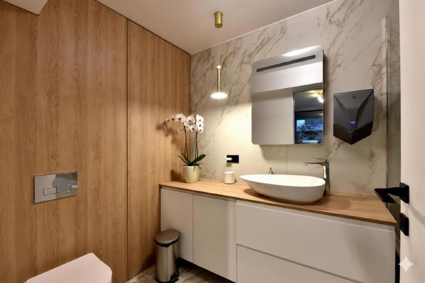 Apartament cu 3 camere semidecomandat în Aviației