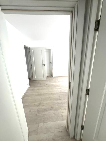 Apartament cu 3 camere semidecomandat în Titan
