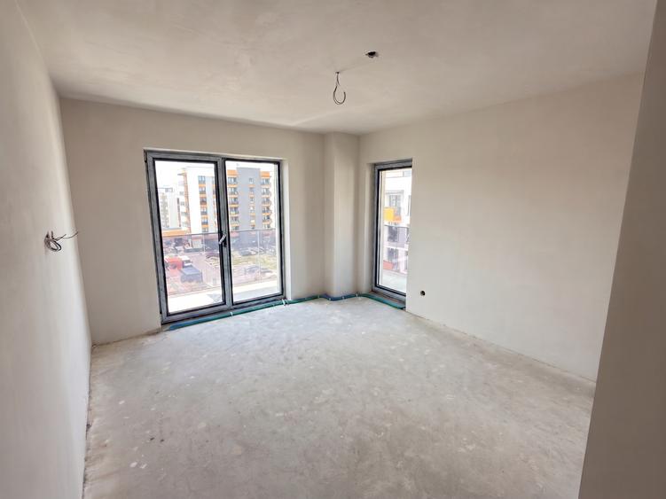 Apartament cu 3 camere decomandat în Între Lacuri
