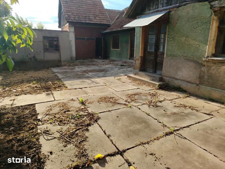 Casă cu 4 camere cu Teren 1554 Mp în Central