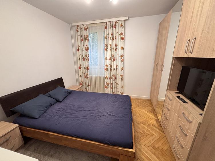 Apartament cu 3 camere semidecomandat în P-ța Muncii