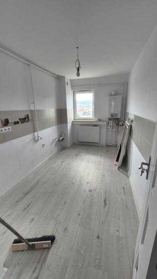 Apartament cu 4 camere în Cetate