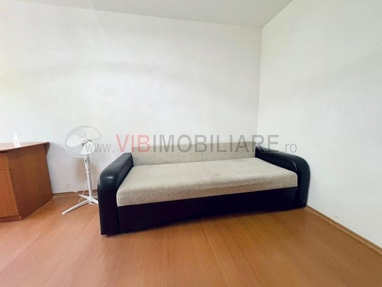 Apartament cu 4 camere semidecomandat în Gorjului