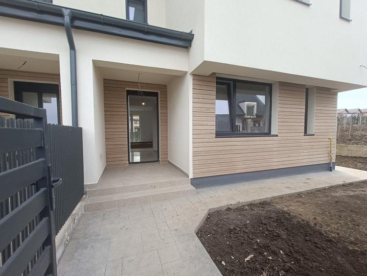 Duplex cu 4 camere cu Teren 250 Mp în Popas Păcurari