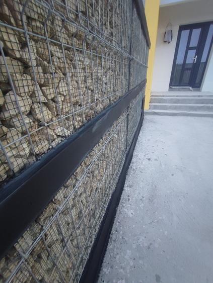 Duplex cu 4 camere cu Canalizare în Nord
