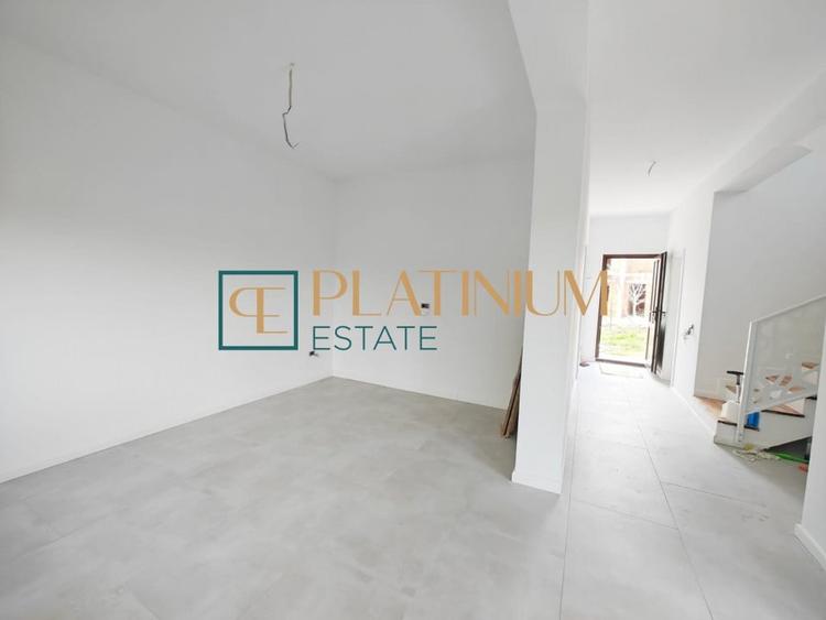 Duplex cu 4 camere cu Teren 300 Mp în Utvin