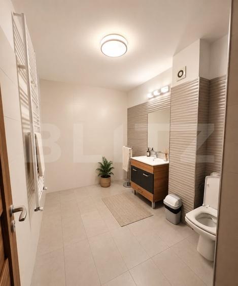 Apartament cu 3 camere semidecomandat, mobilat în Florești