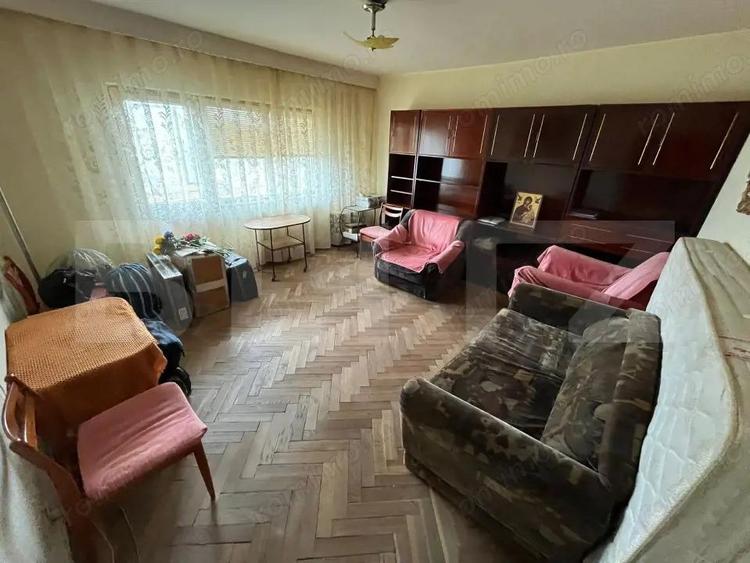 Apartament cu 3 camere decomandat, mobilat în Central