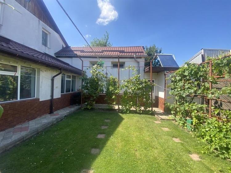 Casă individuală cu 4 camere cu Teren 760 Mp în Tache
