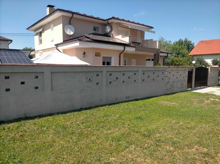 Casă cu 4 camere în Ștefănești