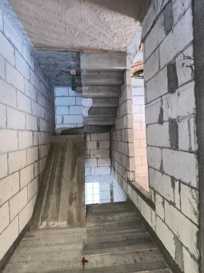 Casă cu 4 camere în Pui