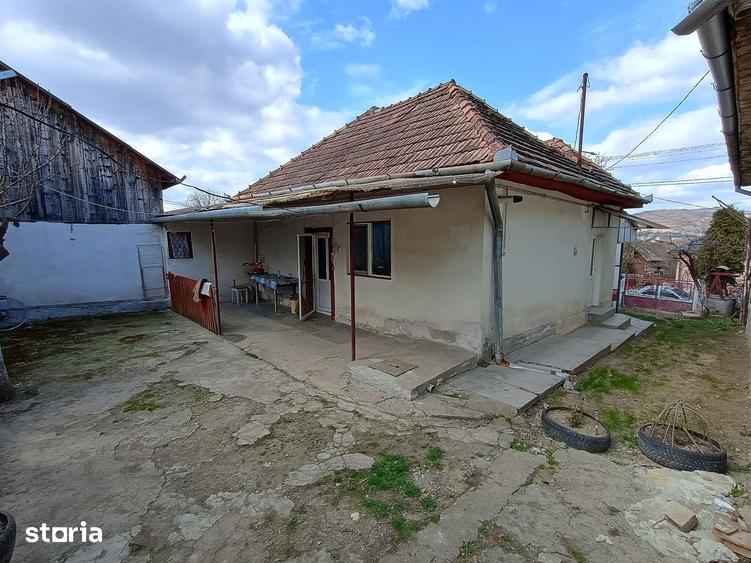 Casă cu 2 camere cu Teren 580 Mp în Central