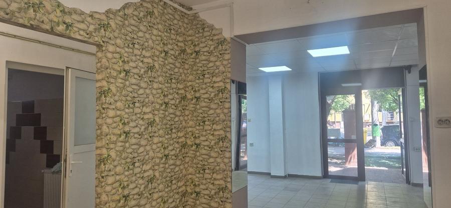 Spațiu comercial, de 100 mp, în Dâmbovița