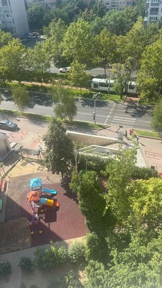 Apartament cu 3 camere semidecomandat în Dristor