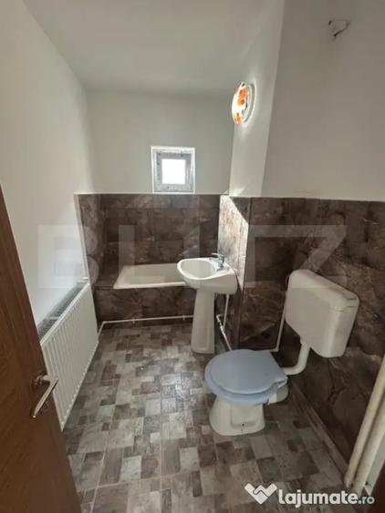 Apartament cu 2 camere semidecomandat în Micro 11