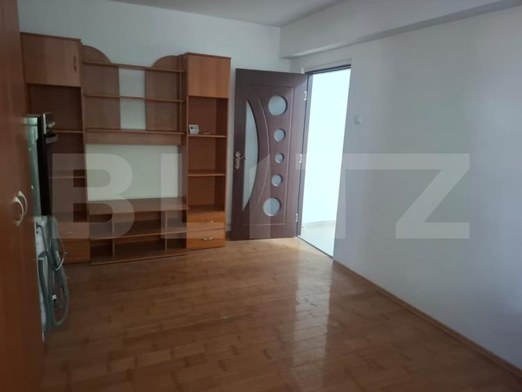 Apartament cu 2 camere semidecomandat, mobilat în Titu