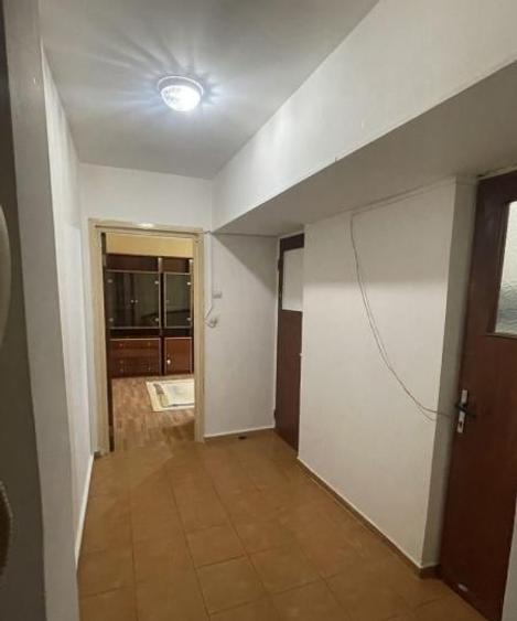 Apartament cu 3 camere semidecomandat în Tomis Nord