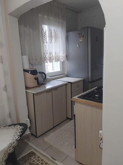 Apartament cu 3 camere semidecomandat în Tomis Nord