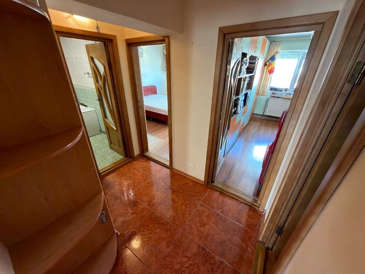 Apartament cu 3 camere semidecomandat, mobilat în Dorobanți