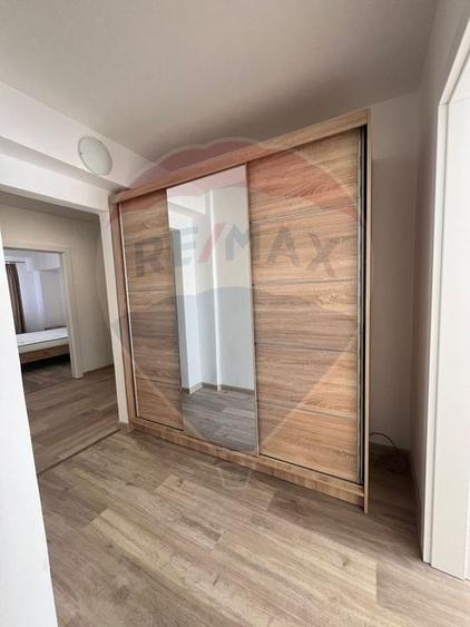Apartament cu 4 camere decomandat, mobilat în Polivalentă