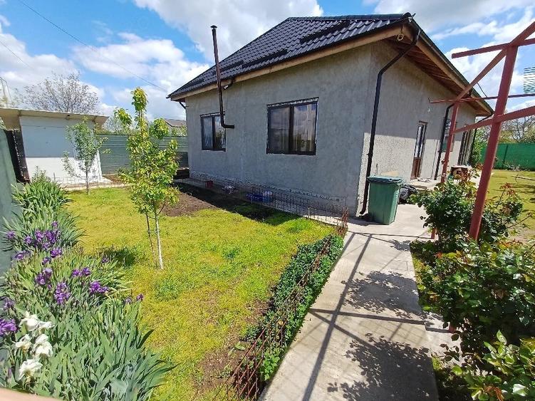 Casă cu 3 camere cu Teren 500 Mp în Postăvari
