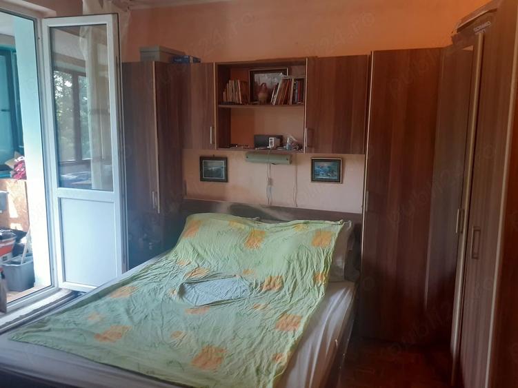 Apartament cu 3 camere semidecomandat în Hipodrom