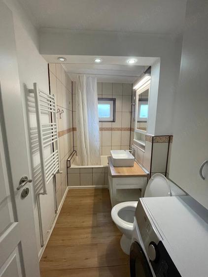 Apartament cu 2 camere semidecomandat în Girocului