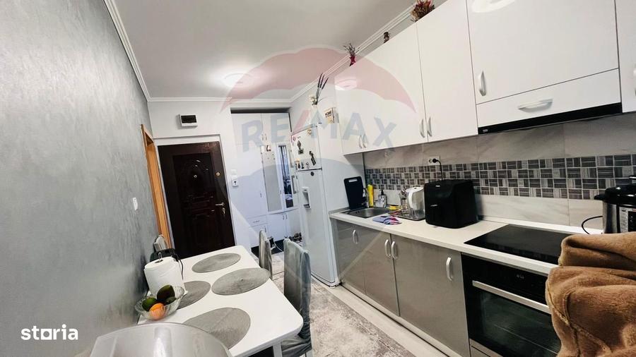 Apartament cu 3 camere semidecomandat, mobilat în Rogerius