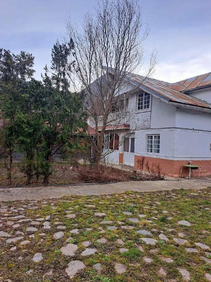 Casă cu 5 camere cu Teren 600 Mp în Central