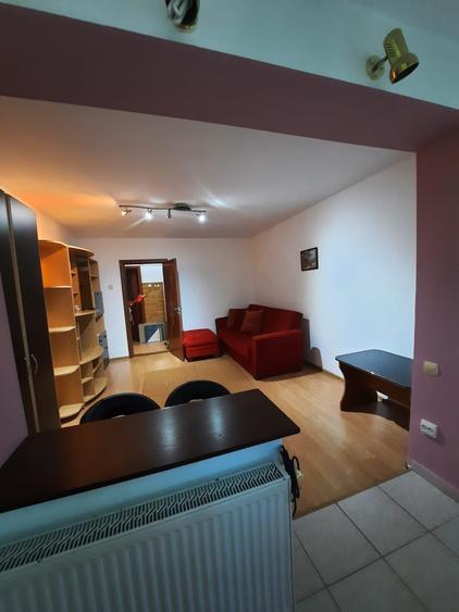 Apartament cu 3 camere decomandat în Tudor