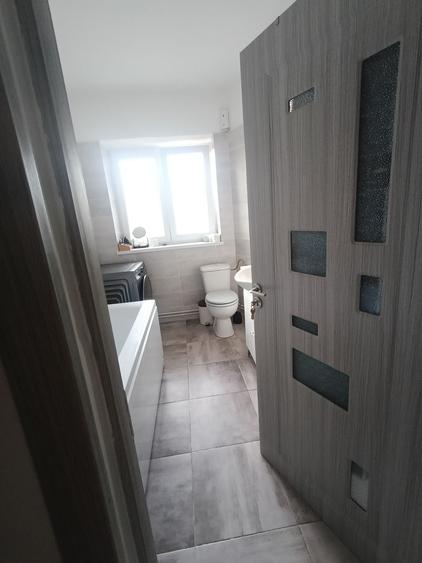 Apartament cu 2 camere nedecomandat în Tractorul